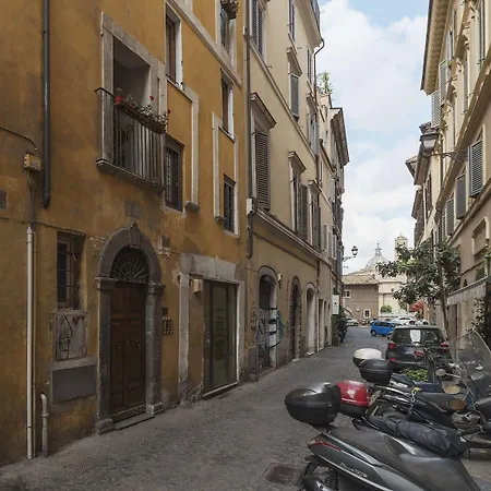 Stylish Flat Domus Aurea *