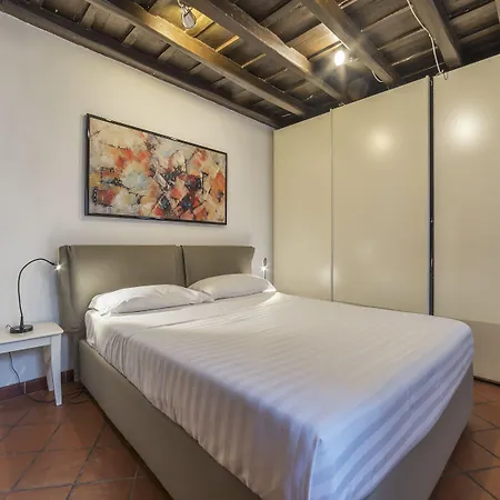 Stylish Flat Domus Aurea *