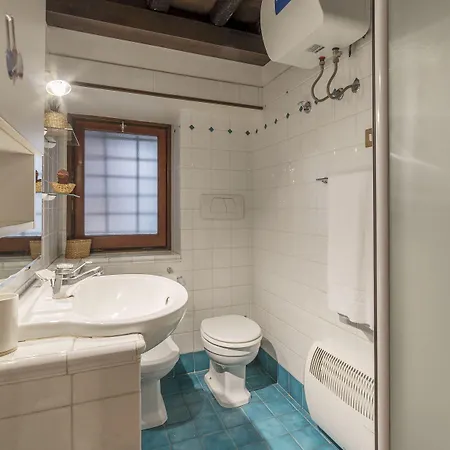 Stylish Flat Domus Aurea *