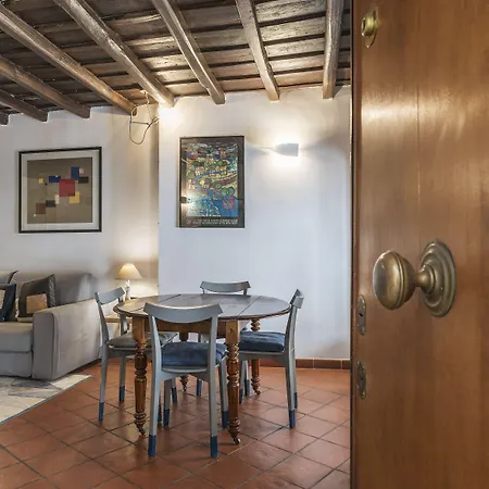 Stylish Flat Domus Aurea *