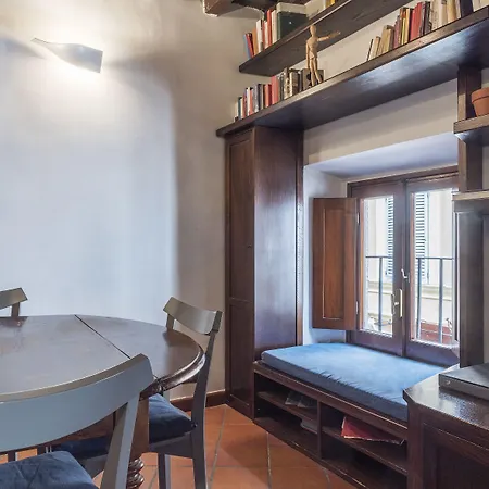 Stylish Flat Domus Aurea 公寓