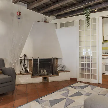Stylish Flat Domus Aurea *