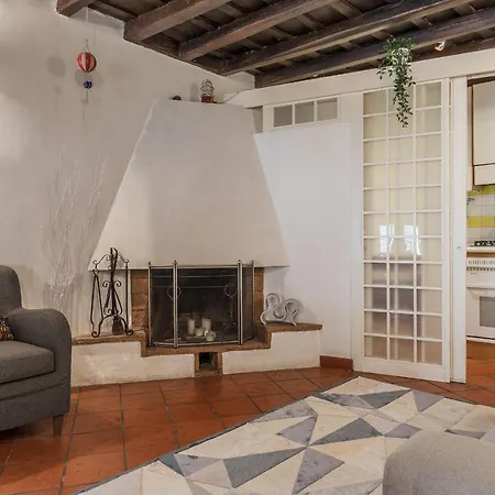 Stylish Flat Domus Aurea *