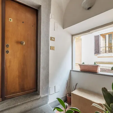 Stylish Flat Domus Aurea *
