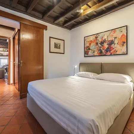 Stylish Flat Domus Aurea *