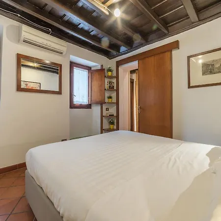 Stylish Flat Domus Aurea